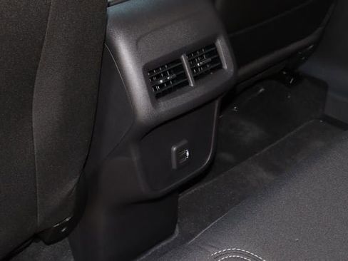 Used 2024 GMC Terrain SLE w/ Driver Convenience Package FWD image 18