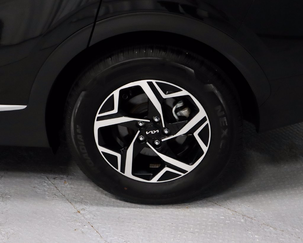 Used 2024 Kia Sportage LX FWD image 18