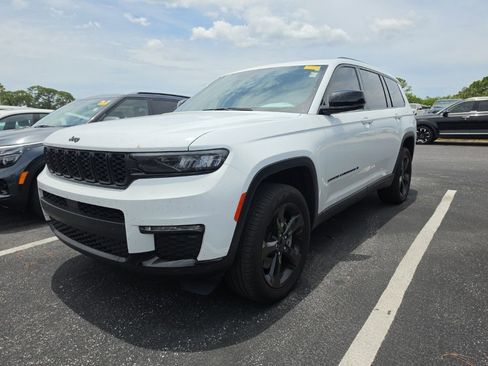Used 2025 Jeep Grand Cherokee L Limited w/ Black Appearance Package RWD image 6