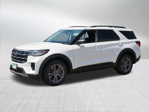 Used 2026 Ford Explorer Active w/ Active Comfort Package AWD/4WD image 3