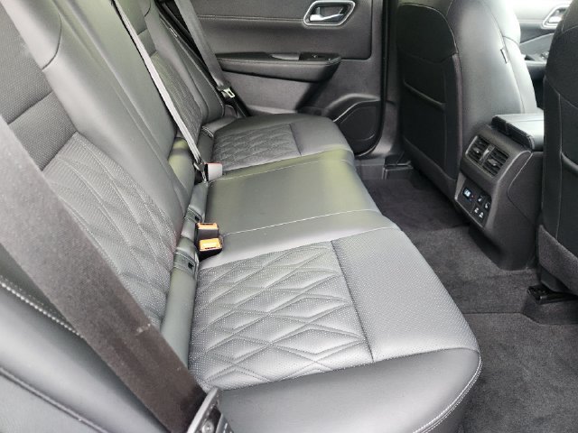 Used 2024 Nissan Rogue Platinum w/ Platinum Premium Package AWD/4WD image 31