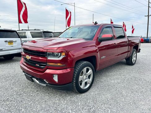 Used 2018 Chevrolet Silverado 1500 LT w/ Texas Edition image 18