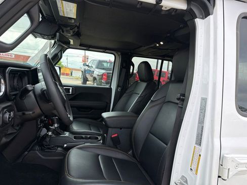 Used 2025 Jeep Gladiator Sport AWD/4WD image 14