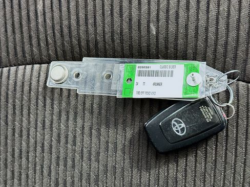 Used 2024 Toyota 4Runner TRD Off-Road image 33