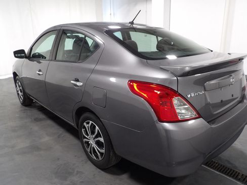 Used 2018 Nissan Versa SV FWD image 5