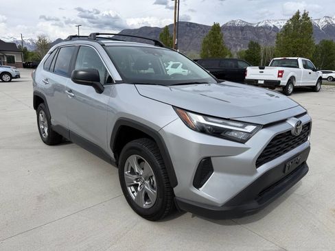 Used 2025 Toyota RAV4 LE AWD/4WD image 9