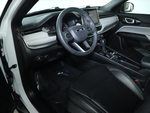 Used 2025 Jeep Compass Limited AWD/4WD image 17