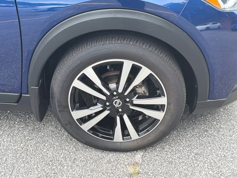 Used 2020 Nissan Kicks SR w/ SR Premium Package FWD image 12