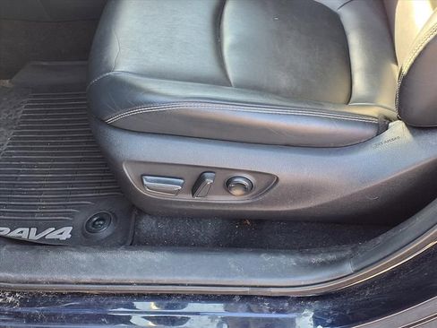 Used 2020 Toyota RAV4 XLE Premium image 16