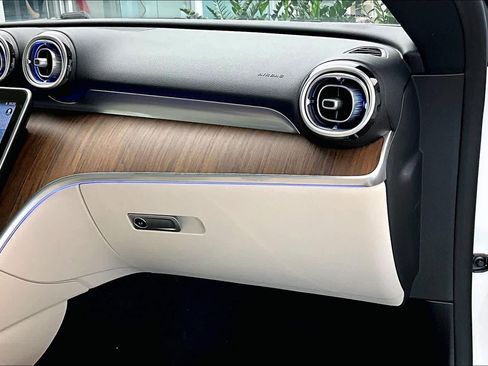 Used 2025 Mercedes-Benz CLE 300 4MATIC Coupe image 18