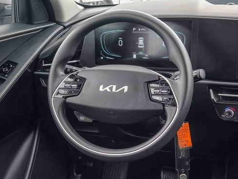 Certified 2025 Kia Niro LX image 14