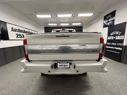 Used 2019 Ford F250 Platinum w/ Platinum Ultimate Package image 4
