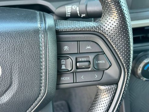 Used 2025 Toyota Tacoma SR5 AWD/4WD image 17