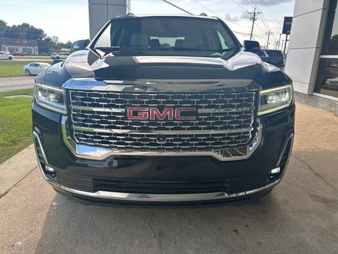 Used 2022 GMC Acadia Denali w/ Denali Ultimate Package FWD image 3