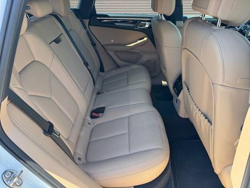 Used 2024 Porsche Macan AWD/4WD image 17