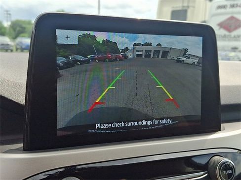 Used 2022 Ford Escape SE w/ Cold Weather Package image 4