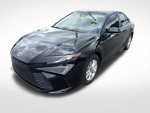 Used 2025 Toyota Camry LE w/ Convenience Package FWD image 1