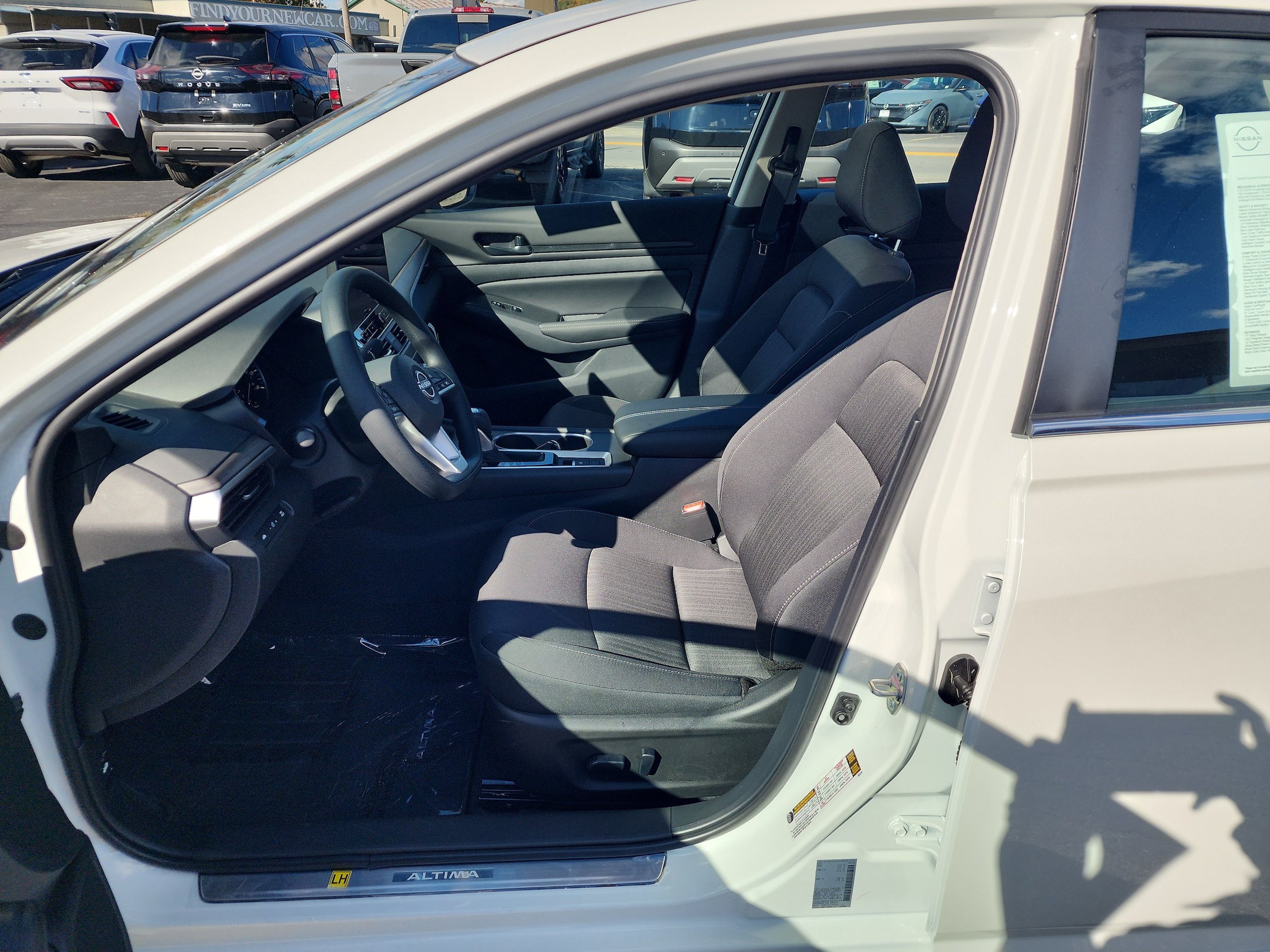 New 2026 Nissan Altima 2.5 SV w/ SV Special Edition Package AWD/4WD image 11