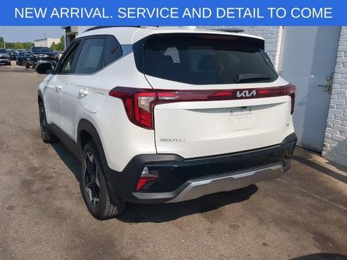 Used 2025 Kia Seltos EX AWD/4WD image 3