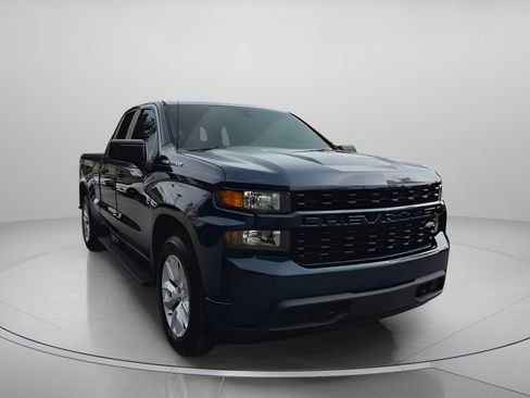 Used 2019 Chevrolet Silverado 1500 Custom w/ Custom Convenience Package image 4