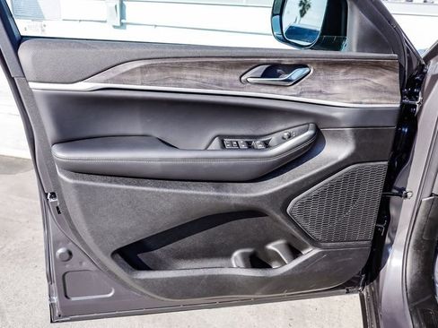 New 2026 Jeep Grand Cherokee Altitude image 25