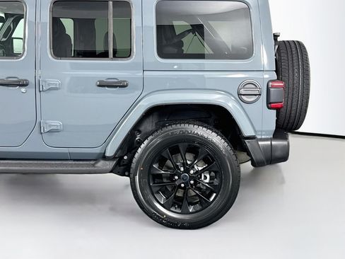 Used 2024 Jeep Wrangler Unlimited Sahara AWD/4WD image 43