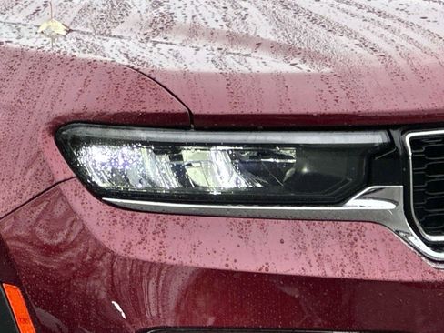 Used 2024 Jeep Grand Cherokee Limited image 8