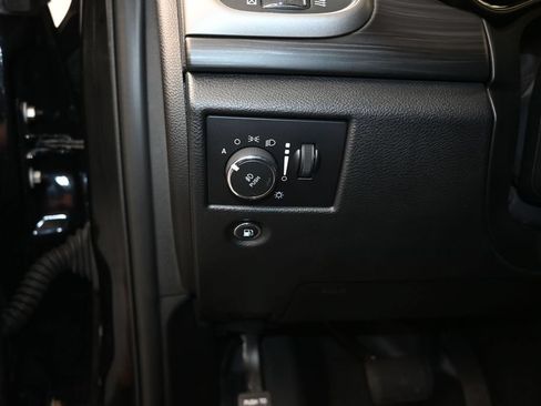 Used 2021 Jeep Grand Cherokee Laredo X AWD/4WD image 12