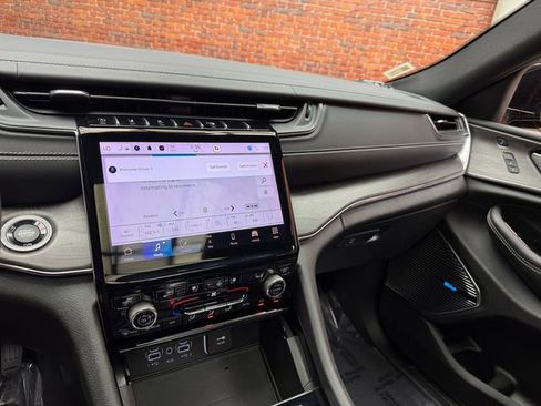 Used 2023 Jeep Grand Cherokee Overland w/ Luxury Tech Group IV image 17