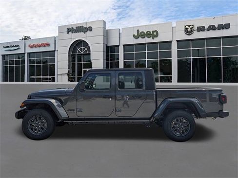 New 2025 Jeep Gladiator Sport image 7