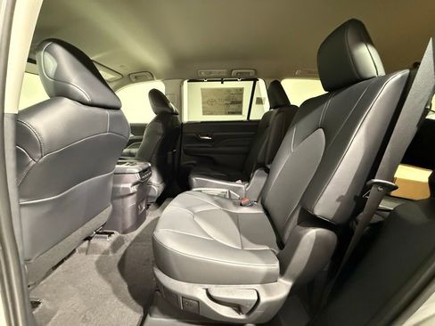 New 2026 Toyota Grand Highlander XLE image 18