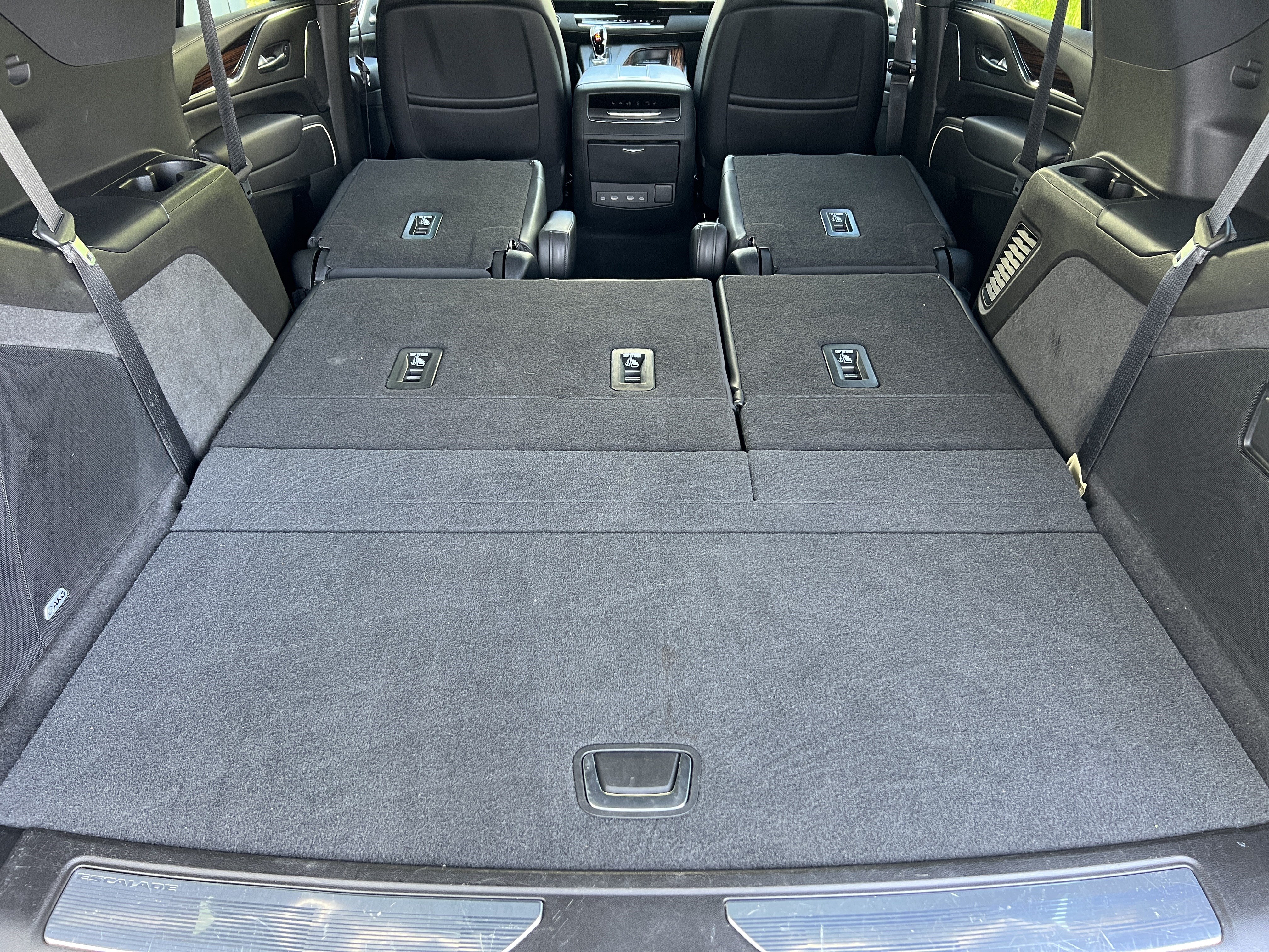 Used 2021 Cadillac Escalade Premium Luxury AWD/4WD image 22