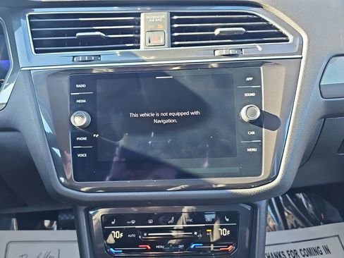 Used 2022 Volkswagen Tiguan SE image 26