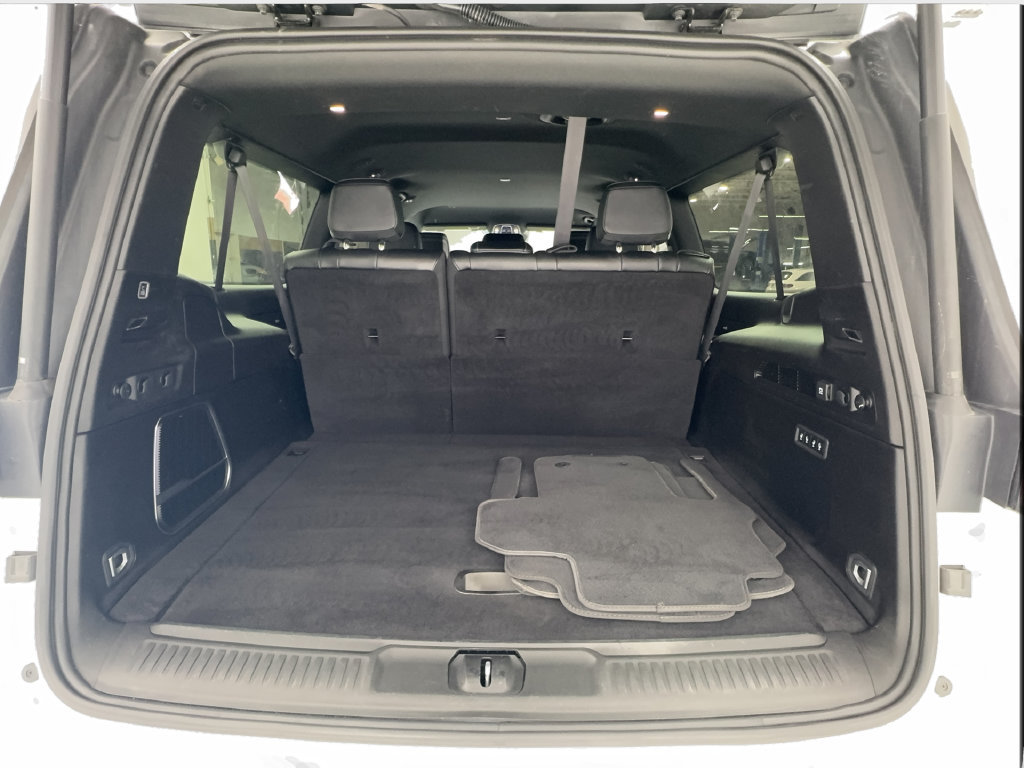 Used 2024 Jeep Wagoneer L Series II RWD image 18