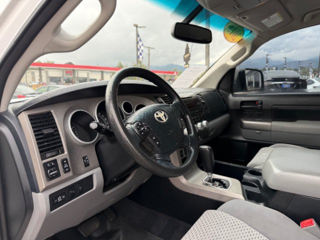 Used 2013 Toyota Tundra 4x4 CrewMax w/ SR5 Pkg image 18