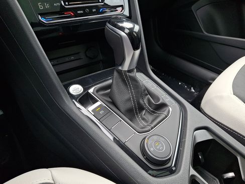New 2026 Volkswagen Taos SE AWD/4WD image 11