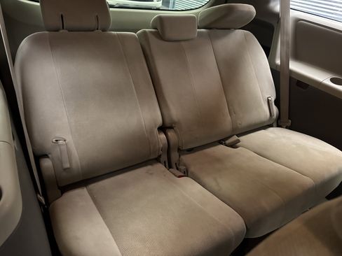 Used 2011 Toyota Sienna image 14