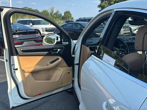 Used 2017 Porsche Macan S AWD/4WD image 13