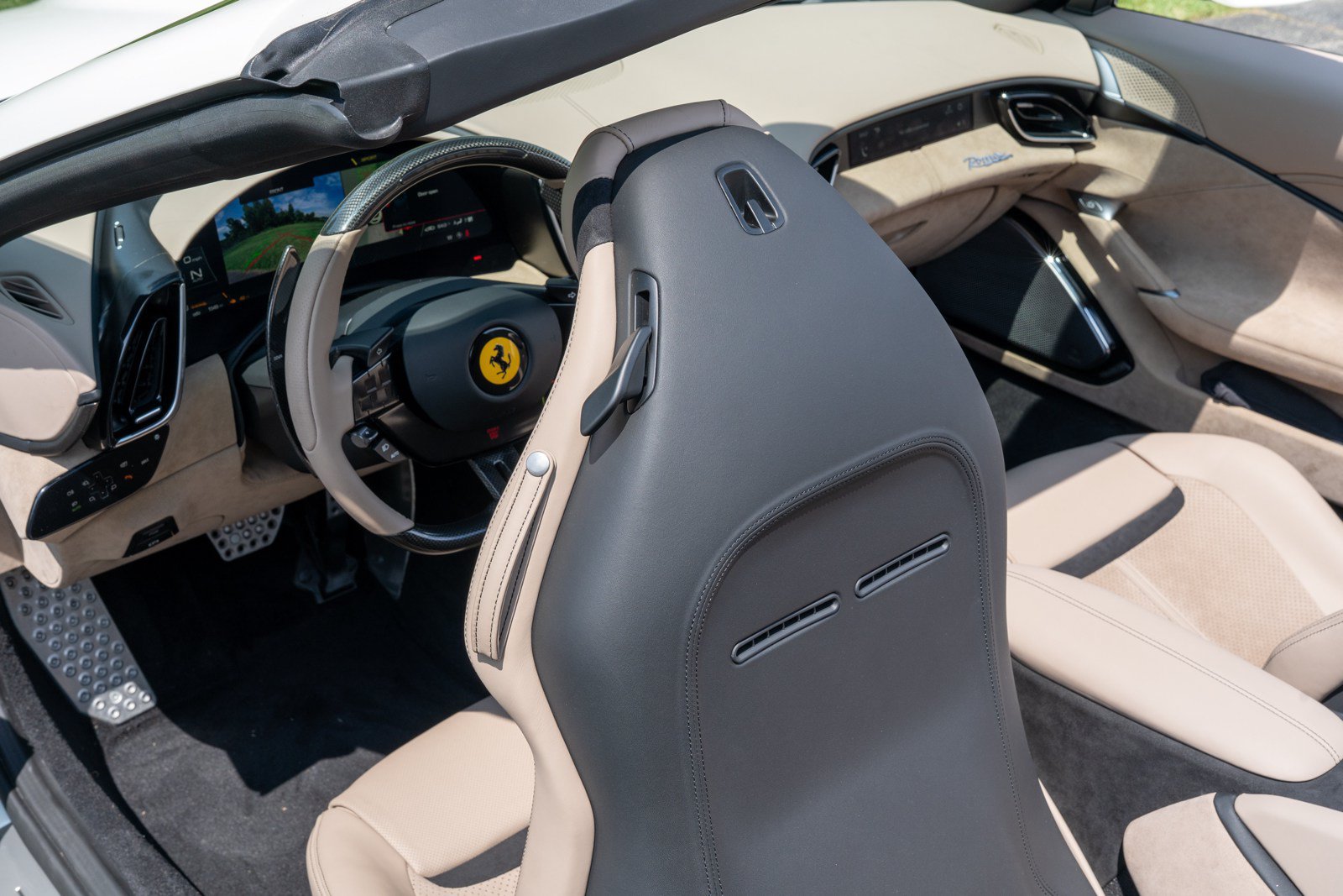 Used 2024 Ferrari Roma Spider RWD image 43