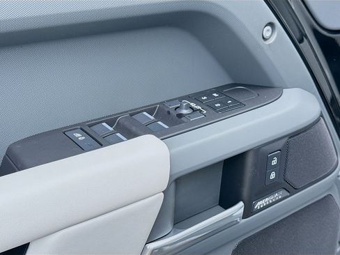 New 2026 Land Rover Defender 110 X-Dynamic SE AWD/4WD image 23