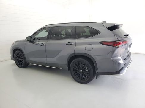 Used 2024 Toyota Highlander XSE FWD image 7