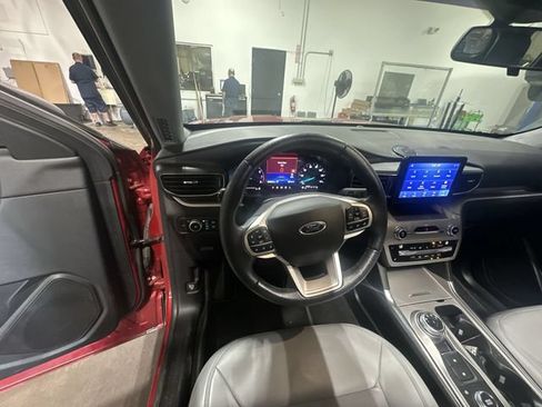 Certified 2021 Ford Explorer XLT w/ Equipment Group 202A AWD/4WD image 15