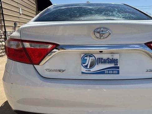 Used 2015 Toyota Camry XLE image 16