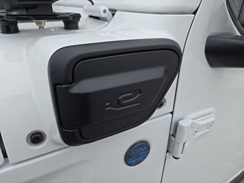 Used 2023 Jeep Wrangler Unlimited image 20