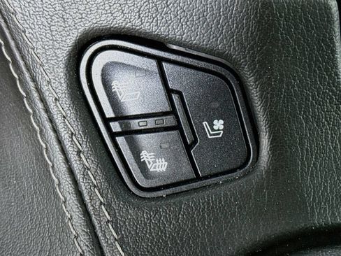 Used 2018 Chevrolet Tahoe Premier AWD/4WD image 22