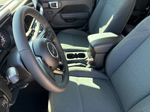 New 2025 Jeep Gladiator Sport AWD/4WD image 20