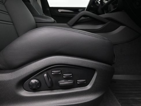 Certified 2025 Porsche Cayenne Turbo GT AWD/4WD image 15
