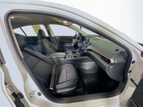 Used 2025 Nissan Altima 2.5 SV image 31