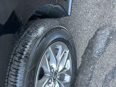 Used 2025 Toyota Sienna XLE image 26