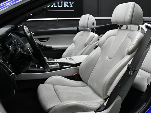 Used 2017 BMW M6 Convertible RWD image 22